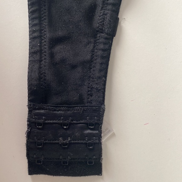 Black Convertible Strapless Bra - Picture 3 of 6